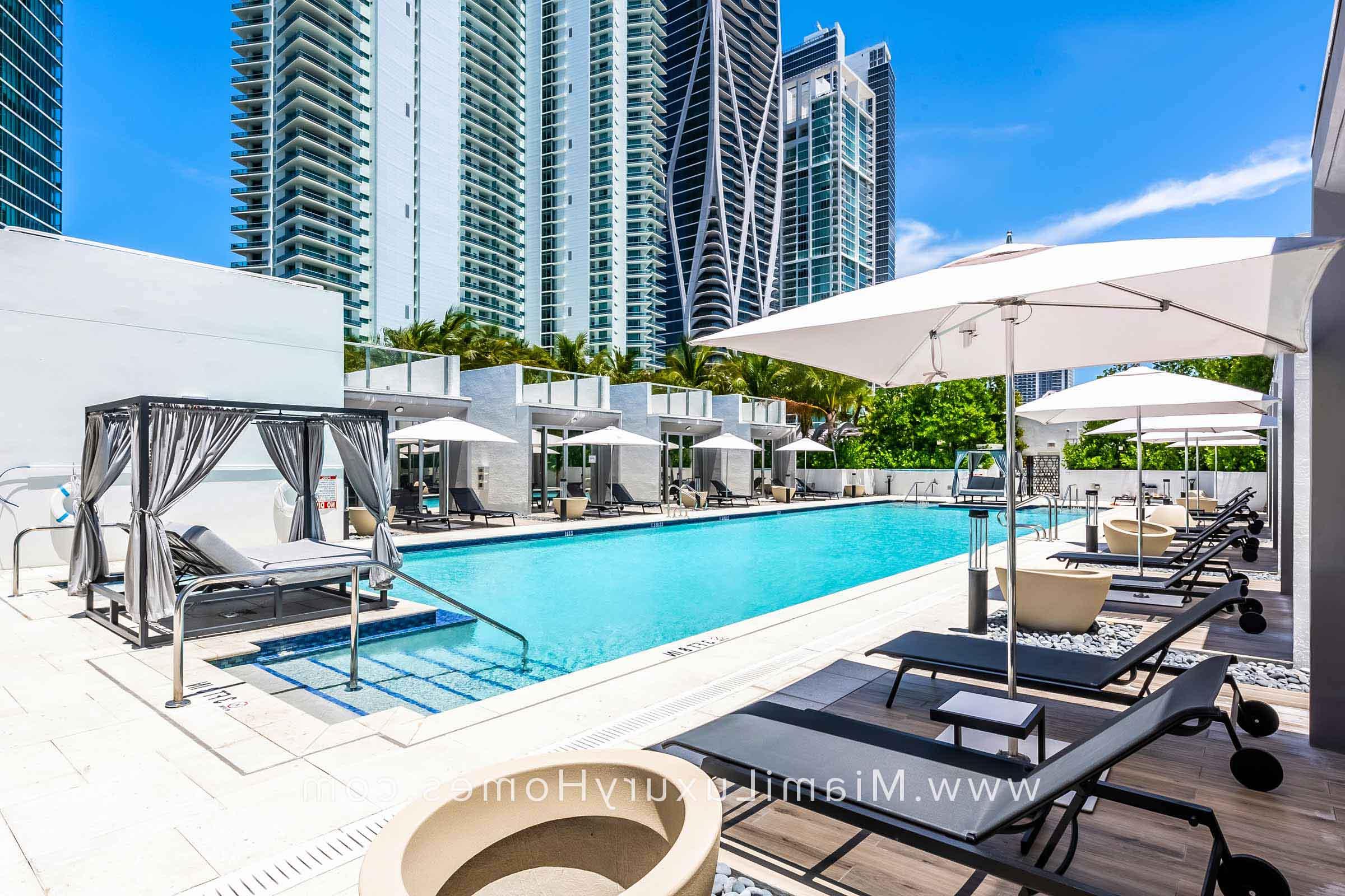 Paramount Miami Worldcenter Pool